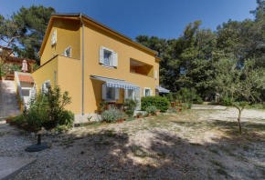 Гостиница Apartments by the sea Artatore, Losinj - 8022  Ćunski